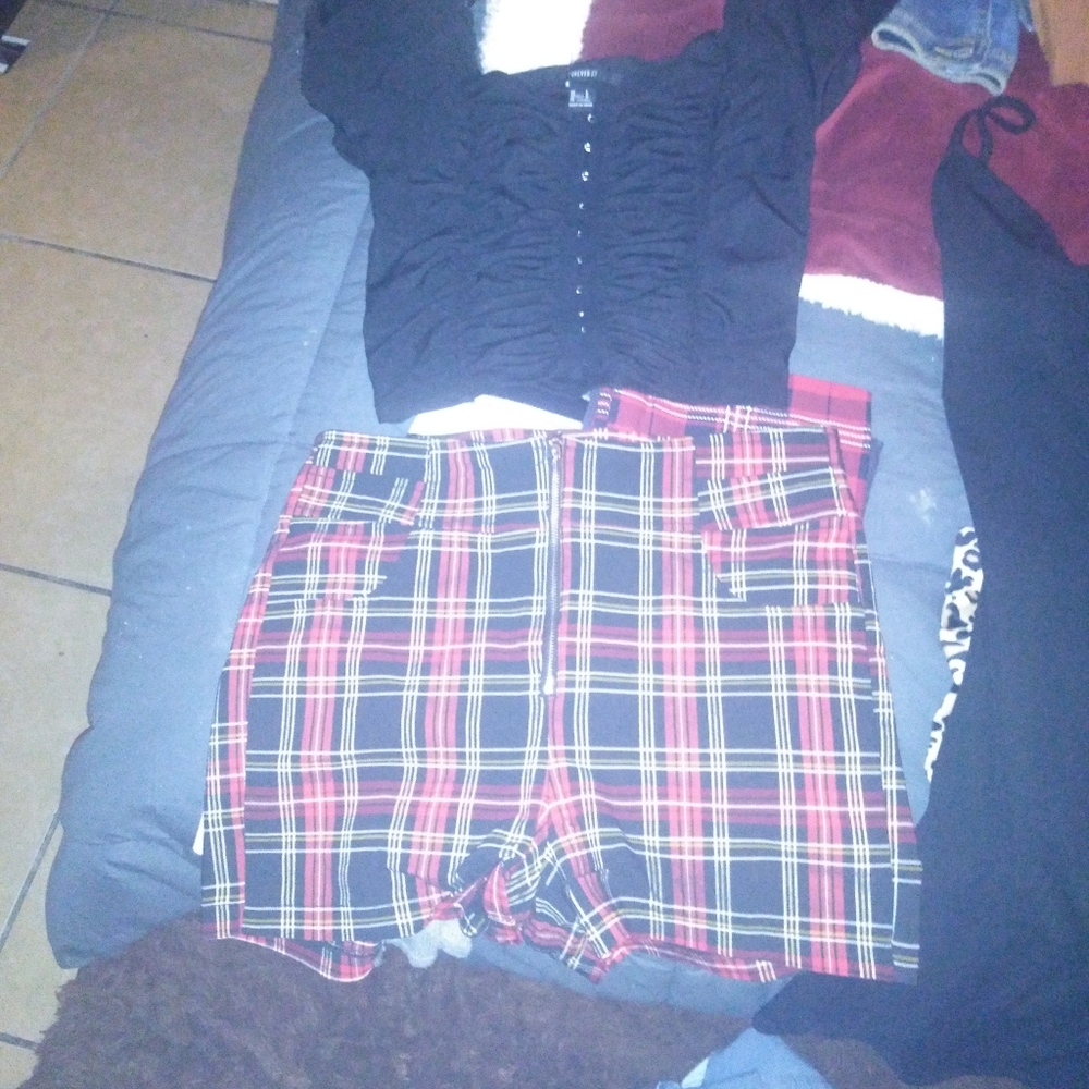 Clothes - Picture 3 of 16